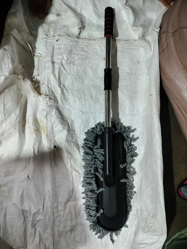 Microfiber_Car_Duster_Exterior_for_car_cleaning_with_Extendable_Handle