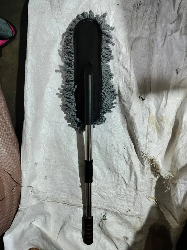 Microfiber_Car_Duster_Exterior_for_car_cleaning_with_Extendable_Handle
