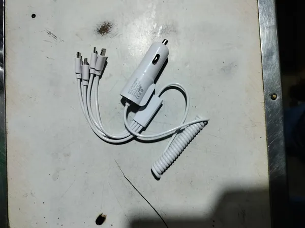 White_Car_Charger_With_Multi_Connector_Cable