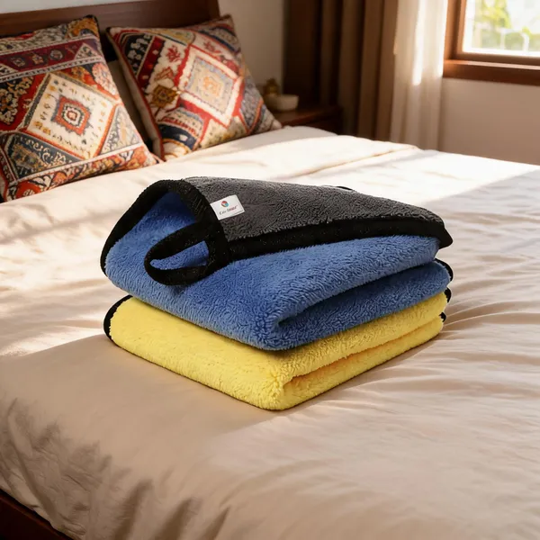 Multicolor_500_GSM_Plush_Microfiber_Yarn_(80%_Polyester_/_20%_Polyamide_Blend)_Car_Care_&_Cleaning_/_Microfiber_Towels_For_Car_Detailers,_Automobile_Owners,_Cleaning_Professionals