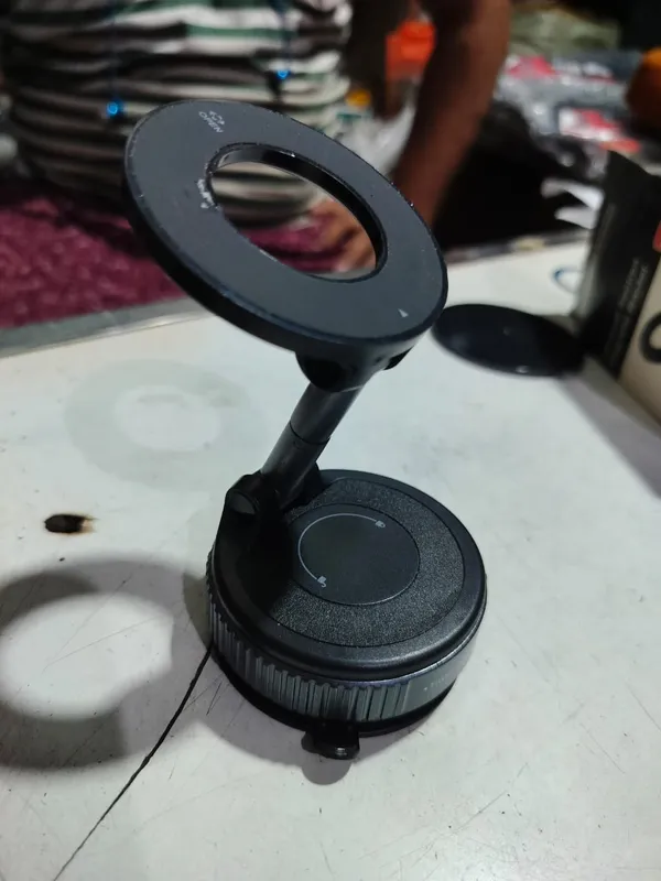 Car_Mobile_holder_for_Dashboard_I_360_degree_Rotation_Vaccum_Magnetic_Phone_holder