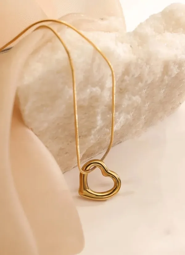 Gold_Tone_Heart_Pendant_Necklace_for_Women