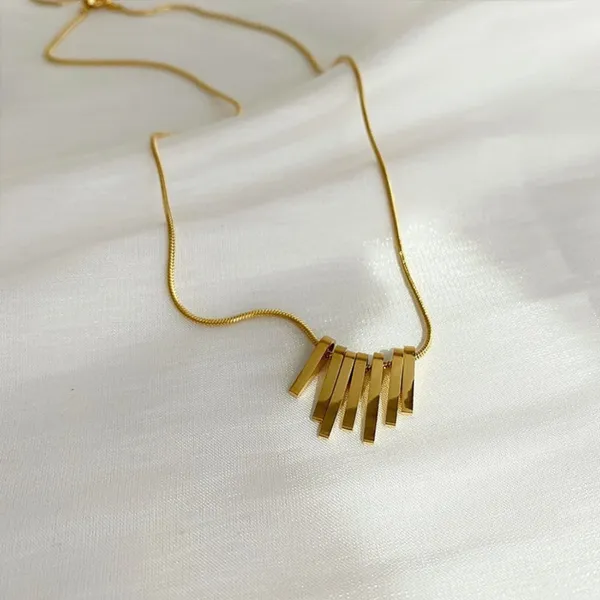 Gold_Tone_Geometric_Pendant_Necklace_for_Women