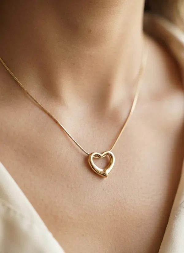 Gold_Tone_Heart_Pendant_Necklace_for_Women