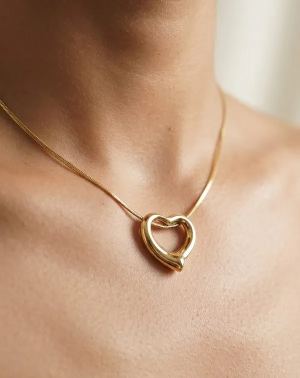 Gold_Tone_Heart_Pendant_Necklace_for_Women