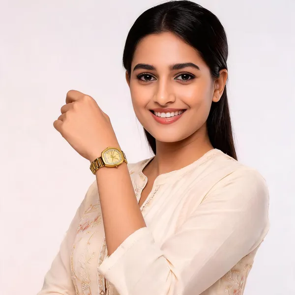 Gold_Alloy_Quartz_Bracelet_Watch_For_Women