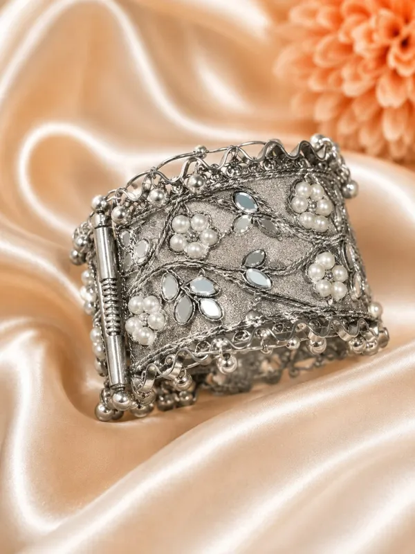 Silver_Brass_Floral_Pearl_Cuff_Bangle_For_Women