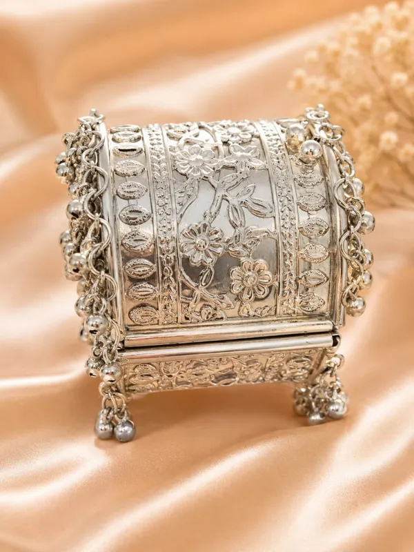 Gold_Brass_Traditional_Floral_Embossed_Bangle_For_Women