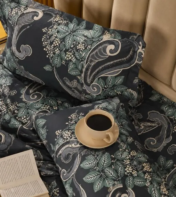Paisley_Floral_Print_Double_Bedsheet_Set
