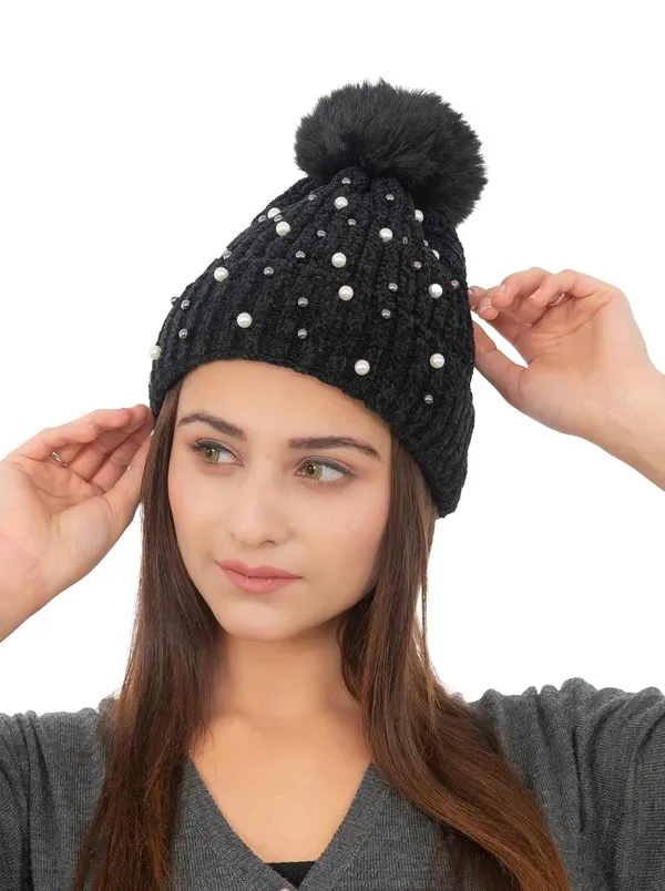 Wool_Knit_Beanie_With_Pom