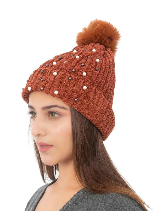 Wool_Knit_Beanie_With_Pom