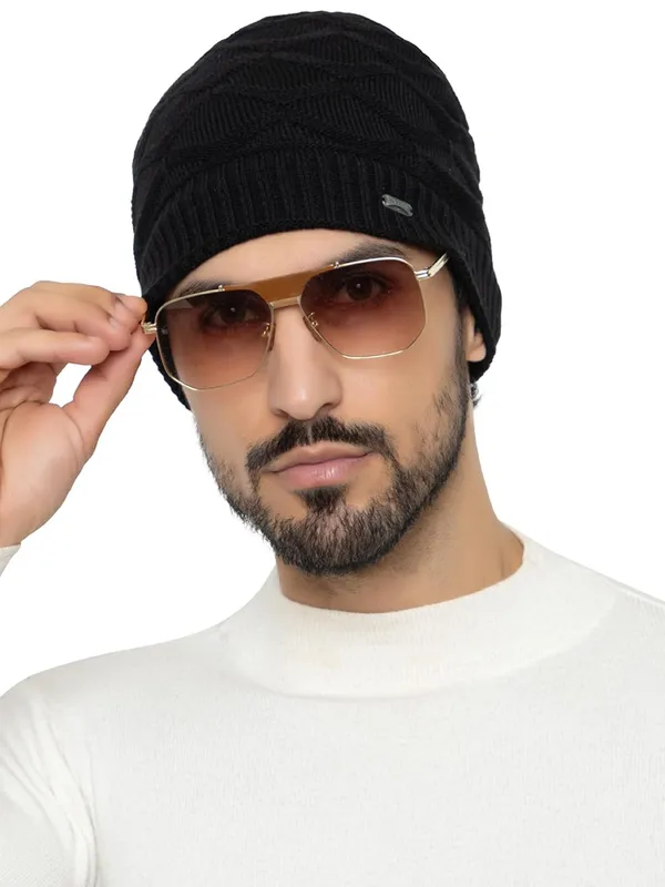 Woolen_Skull_Beanie_Cap_With_Fur_Lining
