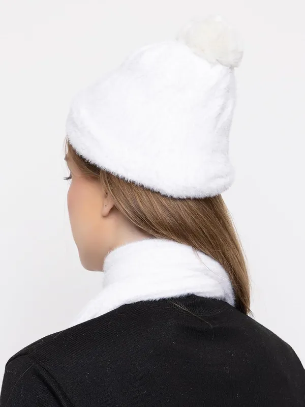 Women_Woolen_Cap_And_Muffler_Set