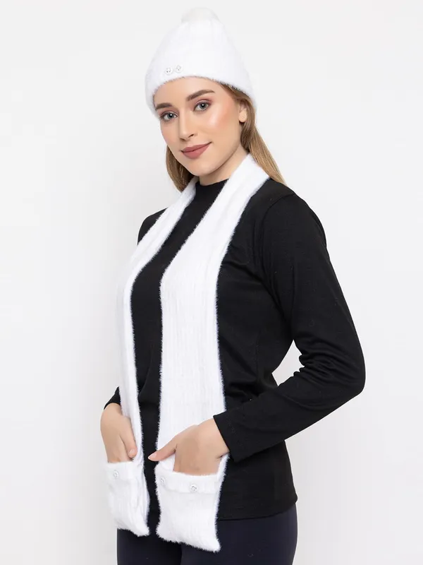 Women_Woolen_Cap_And_Muffler_Set