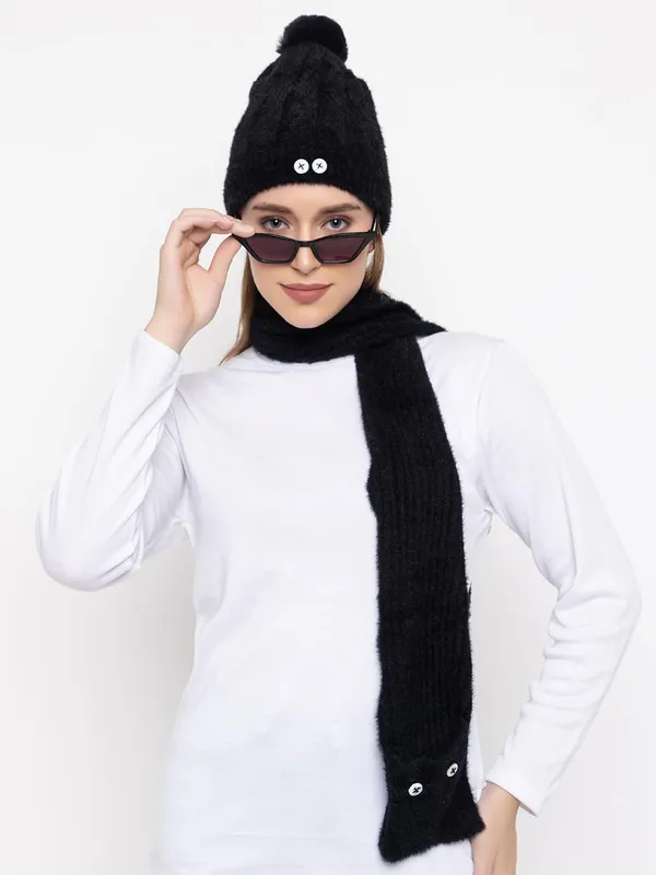 Women_S_Woolen_Cap_And_Muffler_Set_With_Fur_Lining