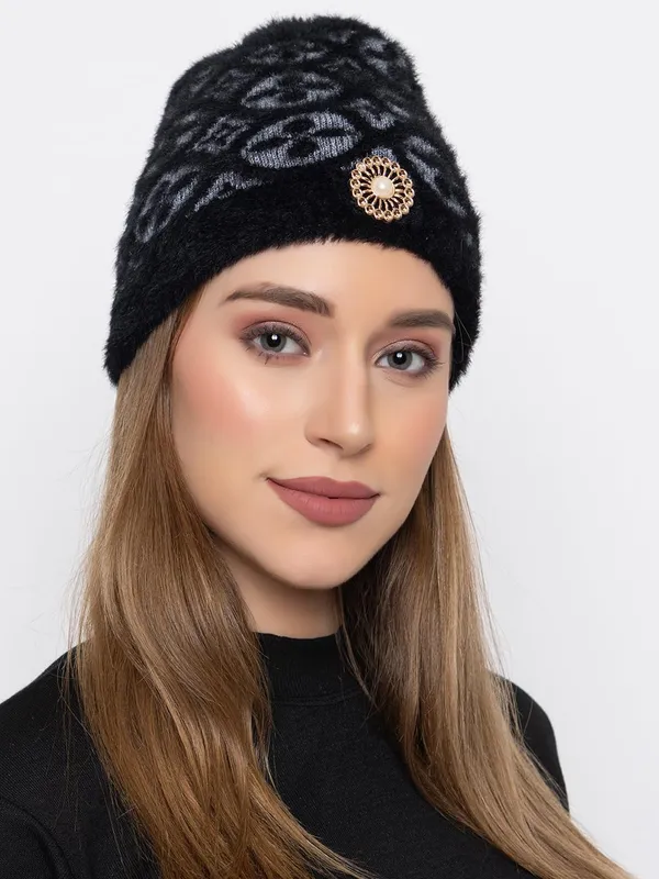 Women_Woolen_Beanie_Cap_With_Fur_Lining