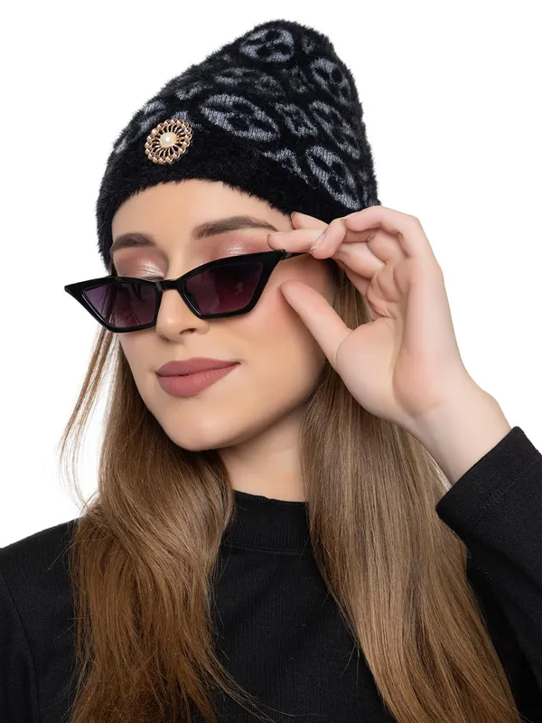 Women_Woolen_Beanie_Cap_With_Fur_Lining