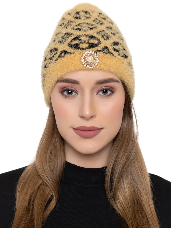 Women_Woolen_Skull_Beanie_Cap_With_Fur_Lining