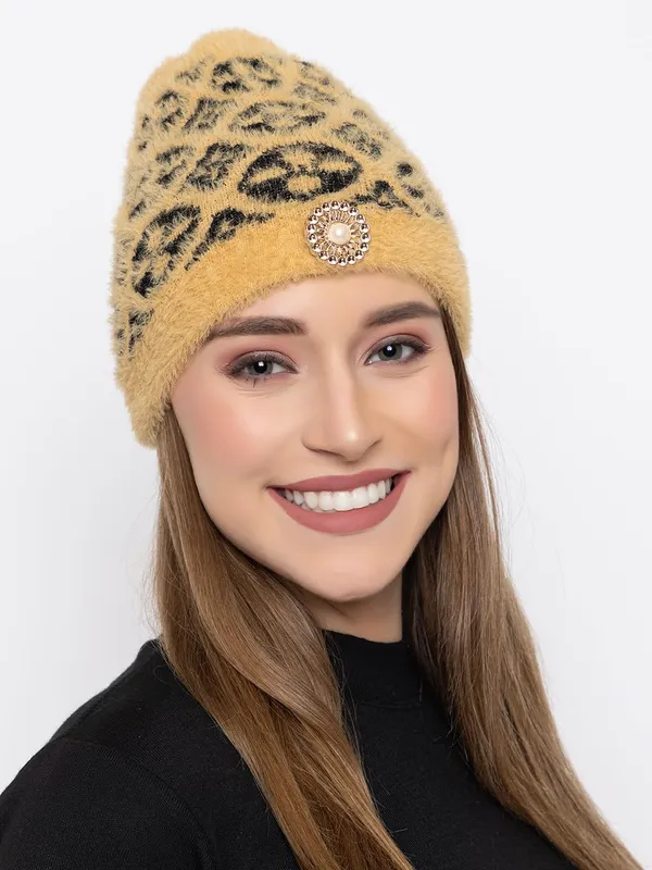 Women_Woolen_Skull_Beanie_Cap_With_Fur_Lining