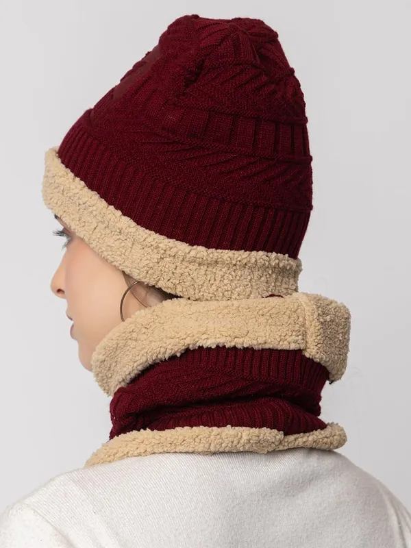 Knit_Beanie_And_Neck_Warmer_Set_With_Fur_Lining