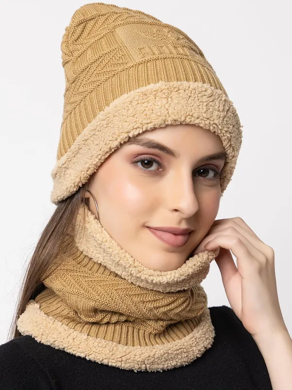 Woolen_Knit_Beanie_And_Neck_Warmer_Set