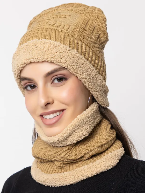 Woolen_Knit_Beanie_And_Neck_Warmer_Set