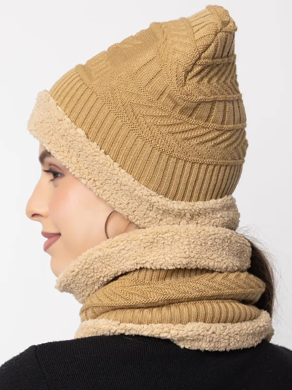 Woolen_Knit_Beanie_And_Neck_Warmer_Set
