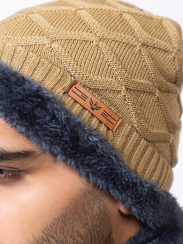 Unisex_Winter_Beanie_And_Neck_Warmer_Set_With_Fur_Lining