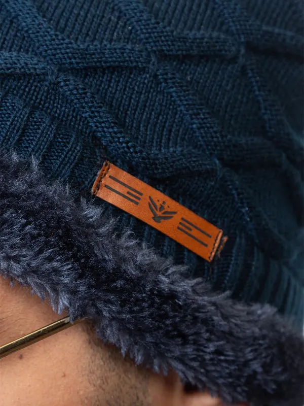 Unisex_Winter_Beanie_And_Neck_Warmer_Set_With_Fur_Lining