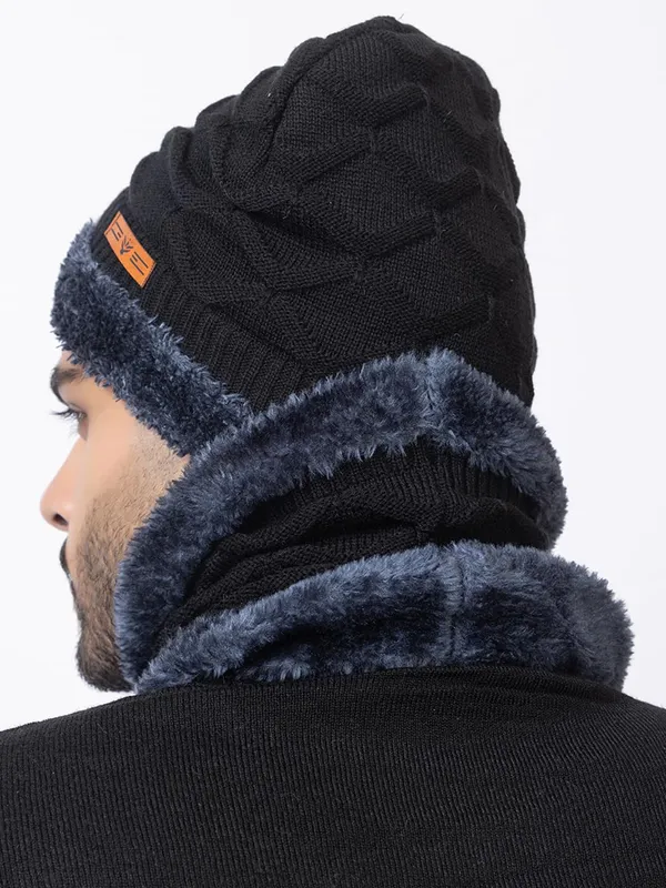 Unisex_Beanie_And_Neck_Warmer_Set_With_Fur_Lining
