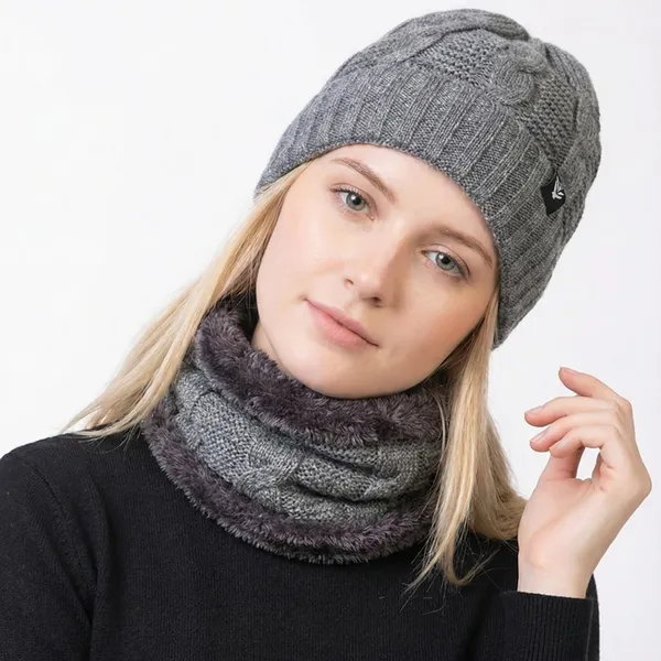 Knit_Beanie_And_Neck_Warmer_Set_With_Fur_Lining