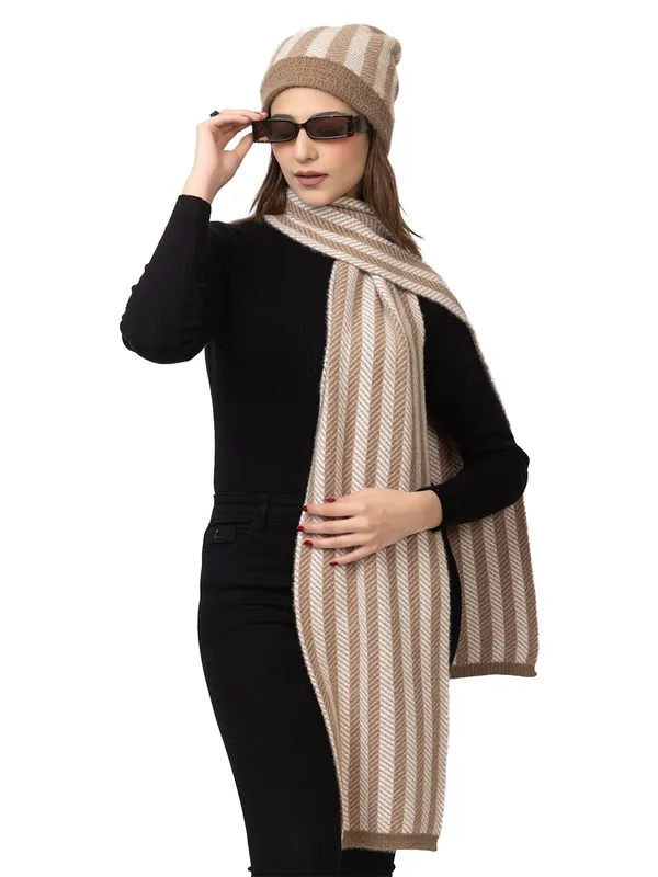 Knitted_Scarf_And_Beanie_Set_For_Women