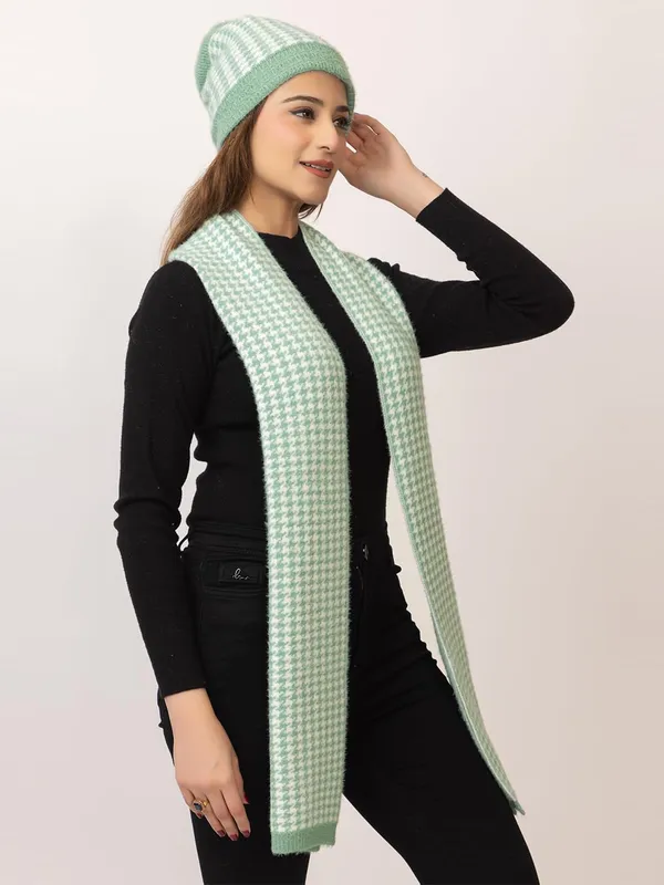 Winter_Knitted_Scarf_And_Beanie_Set_For_Women