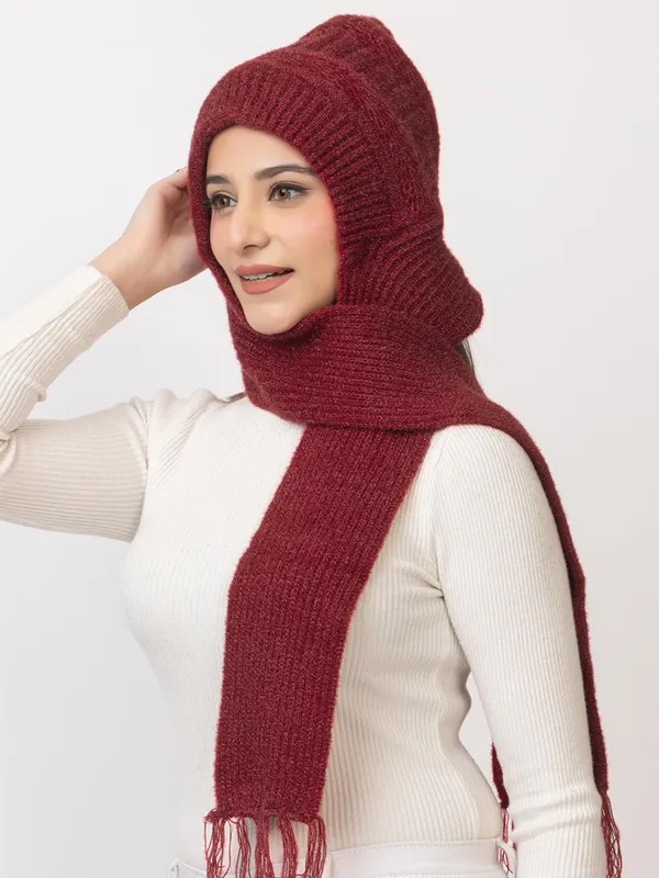 Women_S_Woolen_Cap_With_Attached_Scarf