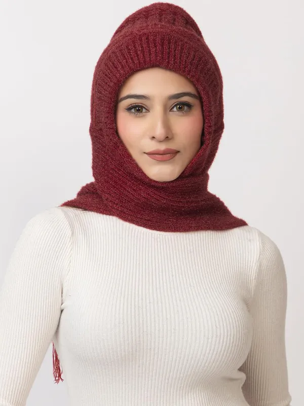 Women_S_Woolen_Cap_With_Attached_Scarf
