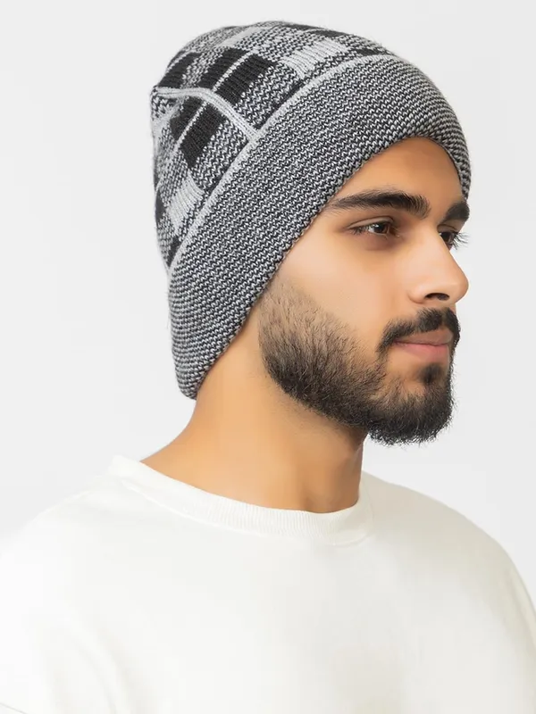 Woolen_Skull_Beanie_Cap_With_Fur_Lining