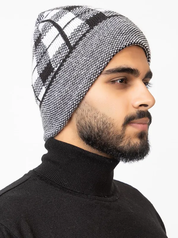 Woolen_Skull_Beanie_Cap_With_Fur_Lining