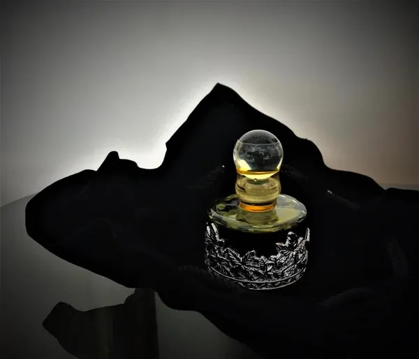 Swiss_Arabian_Mukhallat_Malaki_Concentrated_Perfume_Oil_25ml