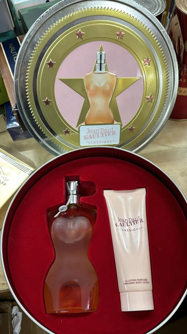 Jean_Paul_Gaultier_Classique_Gift_Set_With_100ml_Edt_Perfume_75ml_Body_Lotion