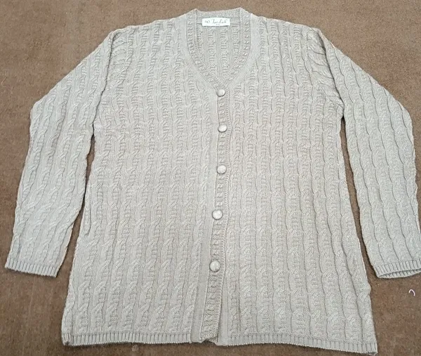 Skin_Acrylic_Cable_Knit_V_Neck_Cardigan_For_Women
