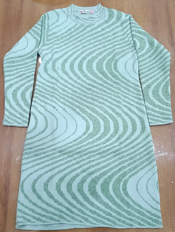 Green_Acrylic_Wavy_Stripe_Longline_Tunic_For_Women