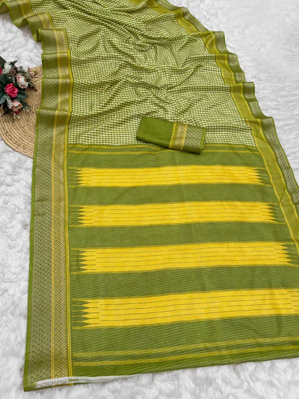 Green_Checked_Saree_With_Blouse_Piece_For_Women