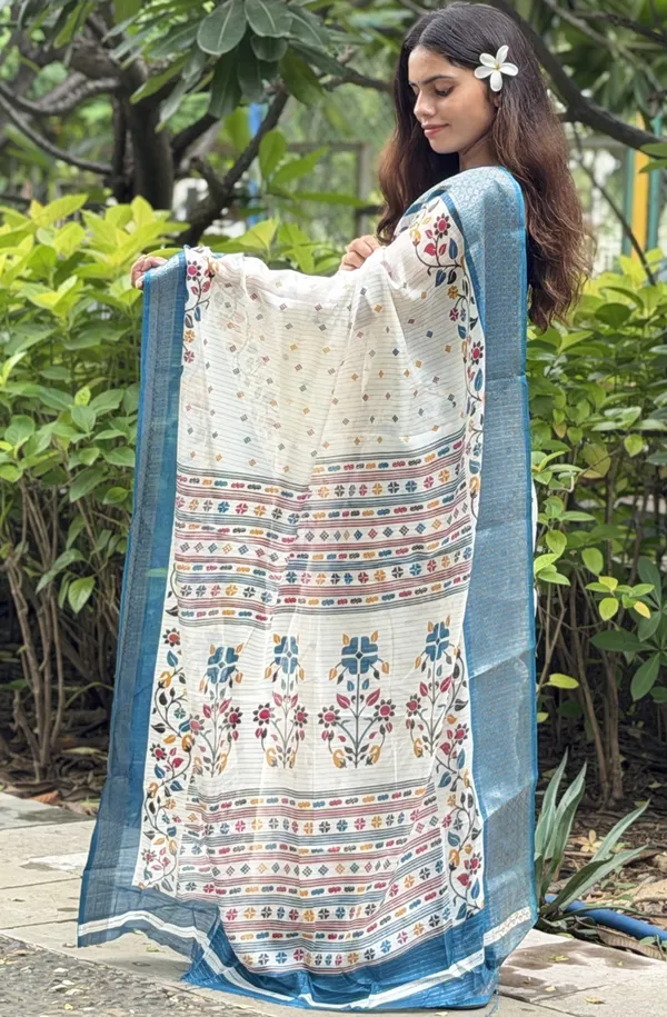White_Printed_Textured_Saree_for_Women