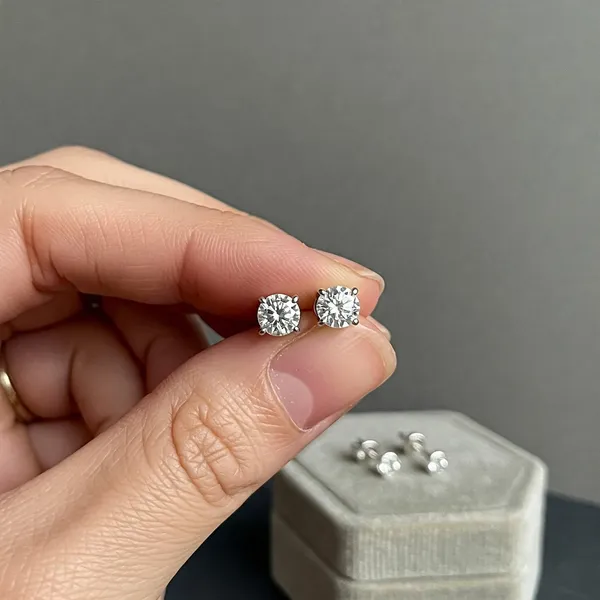 925_Sterling_Silver_Round_Moissanite_Stud_Earrings_For_Women