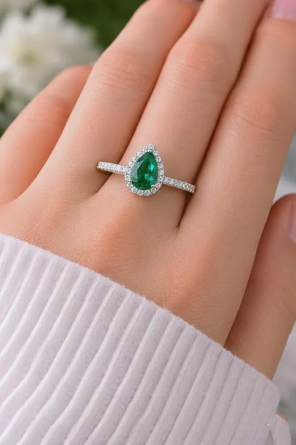 Silver_Tone_Green_Pear-Shaped_Ring_for_Women