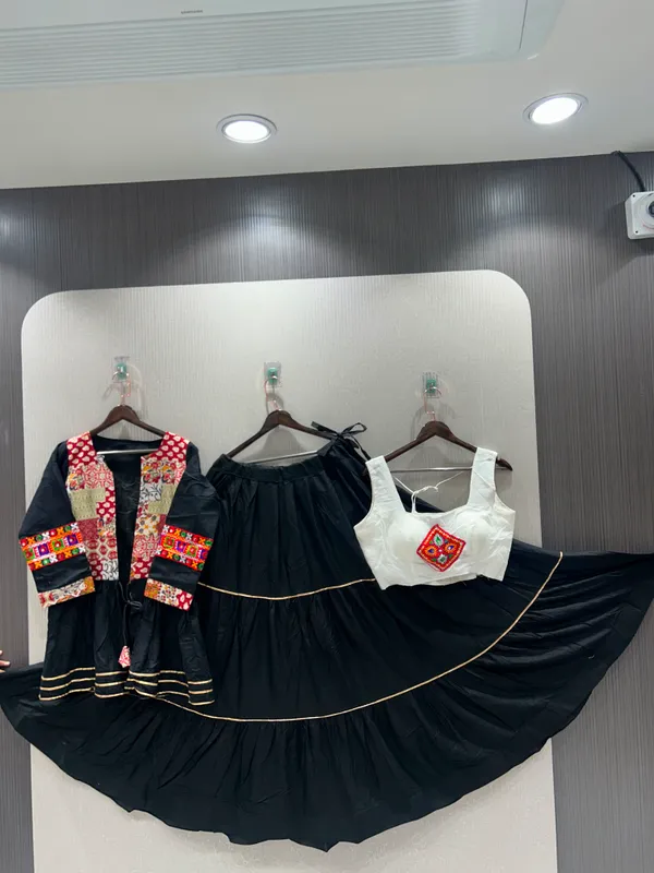 ANOKHI_COLLECTION-lehenge_choliblack