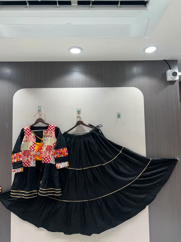 ANOKHI_COLLECTION-lehenge_choliblack