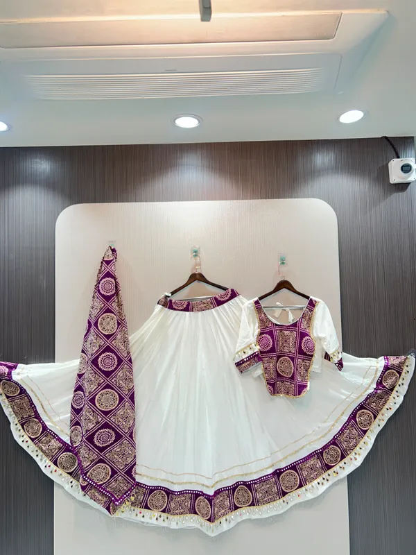 ANOKHI_COLLECTION-lehenge_choliwhite