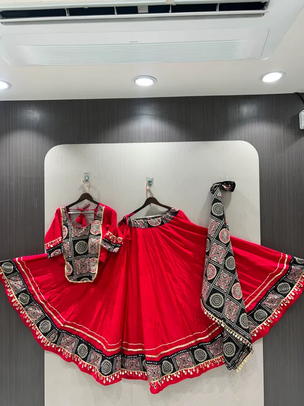 ANOKHI_COLLECTION-lehenge_cholired