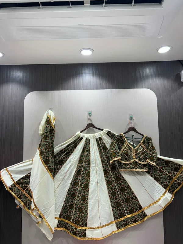 ANOKHI_COLLECTION-lehenge_choliBlack_and_White